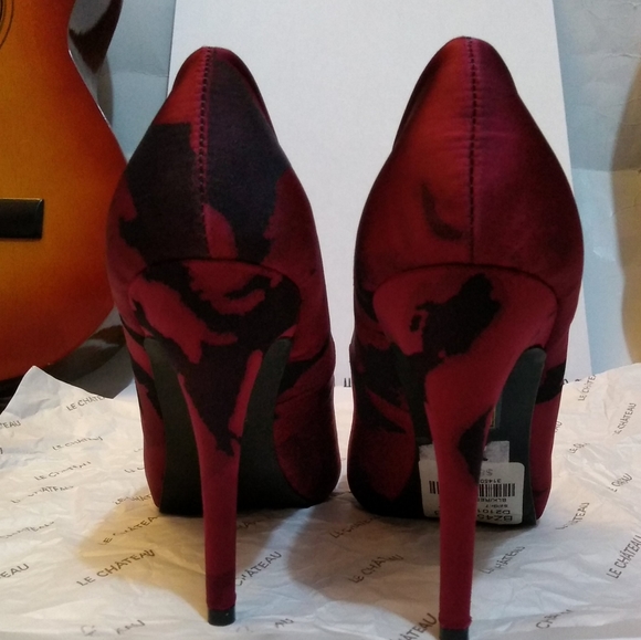 Le Chateau high heel satin pumps (red/pattern) - Picture 4 of 5